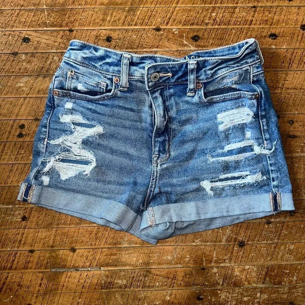 American Eagle mom jean distressed size 2 wedgie shorts
